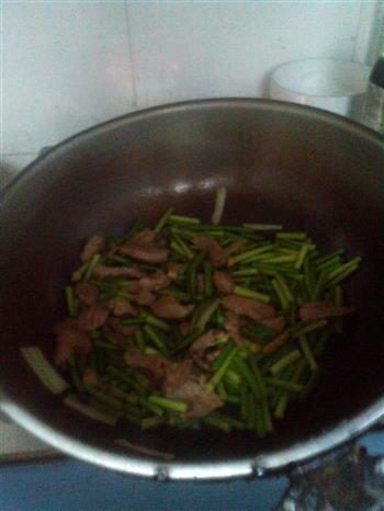 蒜苔炒肉的做法步骤3