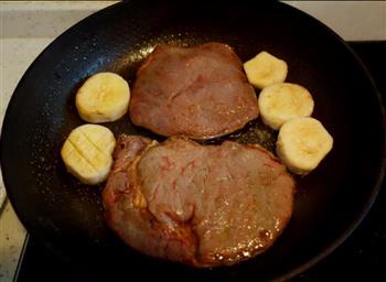 黄油煎牛排-简单的美味的做法步骤2