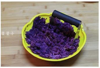 紫薯豆沙糕的做法图解3