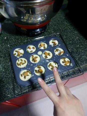 榛子葡萄干蛋糕的做法步骤5