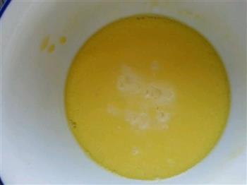 宝宝蛋黄牛奶鸡蛋羹的做法步骤3