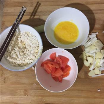 番茄鸡蛋疙瘩汤，孩子的养胃饭的做法图解1