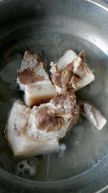 猪肉韭菜水饺的做法步骤2