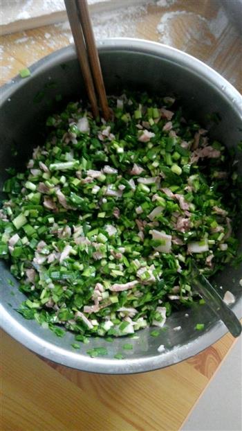 猪肉韭菜水饺的做法步骤3