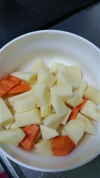 红烧鸡肉土豆的做法步骤2
