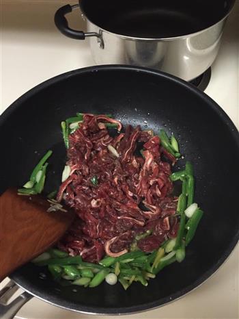 小炒牛肉 青椒牛肉的做法步骤4