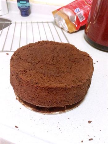 香浓可口的朗姆巧克力戚风蛋糕的做法步骤7
