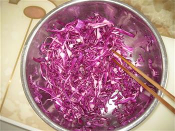 简单几步做出爽口赏心的节后清凉菜-凉拌紫甘蓝的做法步骤2