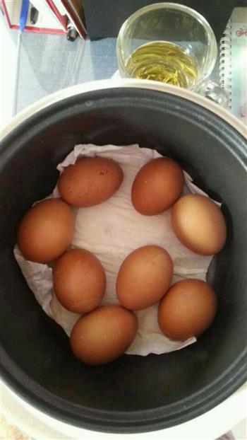 三步五分钟电饭锅蒸咸鸡蛋的做法步骤4