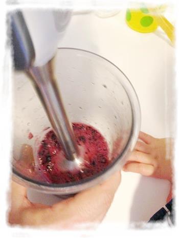 蓝莓酸奶棒棒冰的做法步骤4
