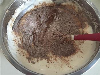 如云朵般柔软的巧克力海绵蛋糕的做法步骤5