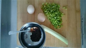 椒香鸡蛋酱的做法步骤1