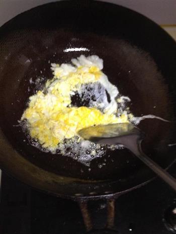 鸡蛋炒饭的做法步骤2