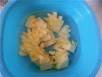 巧做菠萝罐头的做法步骤3