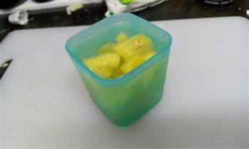 菠萝罐头的做法图解1