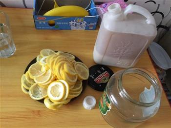 减大肚子柠檬蜂蜜水的做法步骤2