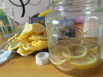 减大肚子柠檬蜂蜜水的做法步骤4