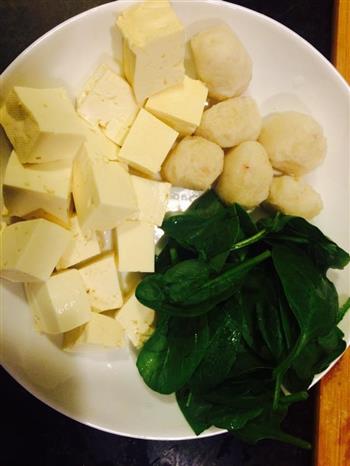 鱼丸菠菜豆腐汤的做法步骤1