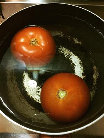 番茄鸡蛋面的做法步骤1