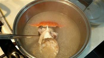 鲍鱼扇贝梭子蟹斑节虾蛤蜊小黄鱼海鲜面的做法步骤6