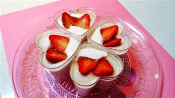 草莓酸奶慕斯的做法步骤6