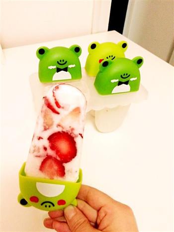 草莓酸奶冰激淋的做法步骤5
