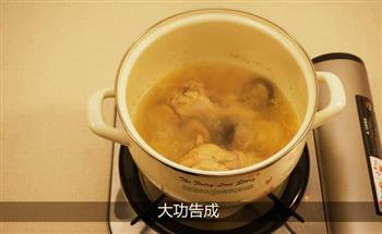 益气莲子香菇鸡汤的做法步骤3