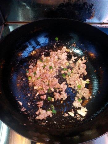香菇肉末银耳汤的做法步骤2
