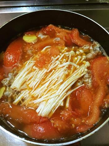 番茄金针肥牛煲的做法步骤10