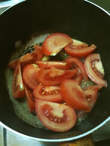 番茄金针肥牛煲的做法步骤7