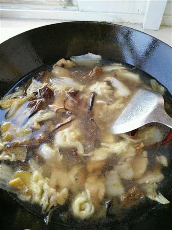榛蘑猪肉炖粉条白菜的做法步骤6