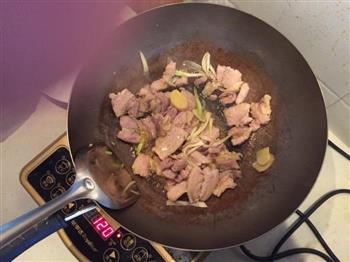 韩式辣白菜炒五花肉的做法步骤2