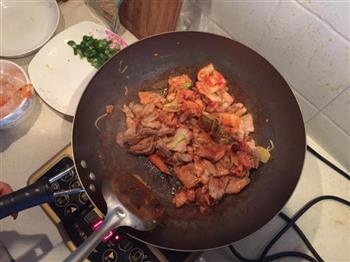 韩式辣白菜炒五花肉的做法图解3
