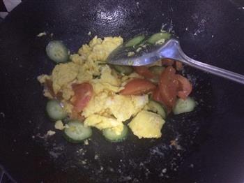 西红柿黄瓜炒鸡蛋的做法步骤5