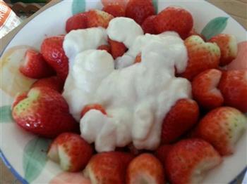 草莓酸奶昔的做法步骤4