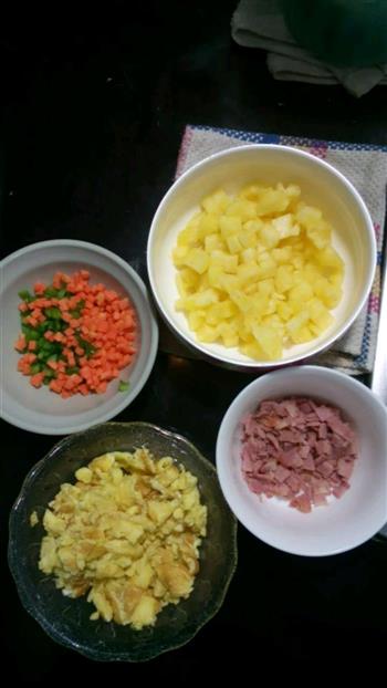 菠萝蛋炒饭的做法步骤1