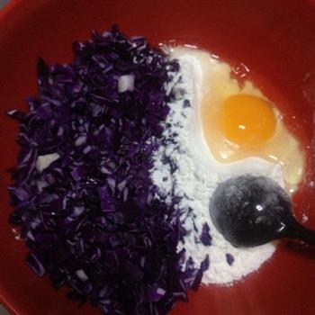 10分钟快手早餐—紫甘蓝煎饼的做法图解3