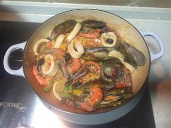 铸铁锅版西班牙海鲜饭的做法步骤6
