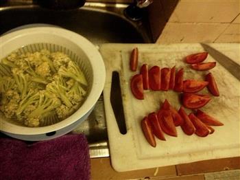 番茄菜花煲的做法步骤2