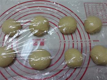 奶香椰蓉面包 转载“心清似水淡若云”的制作方法的做法步骤5