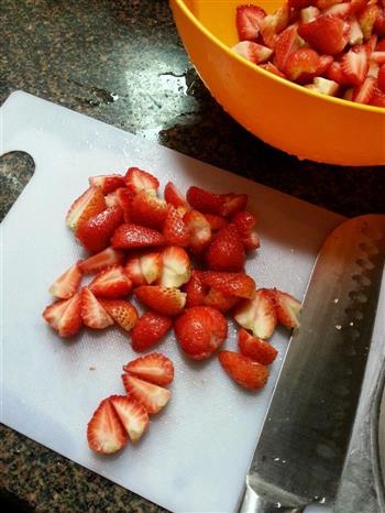 自制草莓酱及副产品草莓果汁的做法步骤3