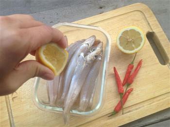 富贵有鱼-迷迭香柠檬烤鱼的做法图解2