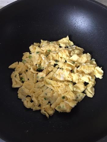 金针菇炒蛋的做法步骤2