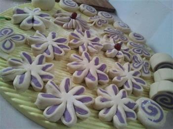 紫薯蝴蝶花式馒头的做法步骤3