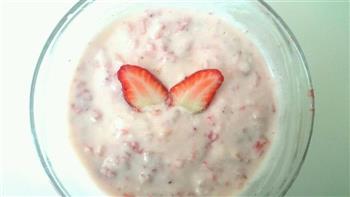 鲜草莓果粒酸奶的做法图解4