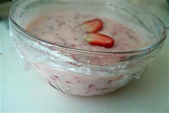 鲜草莓果粒酸奶的做法步骤5