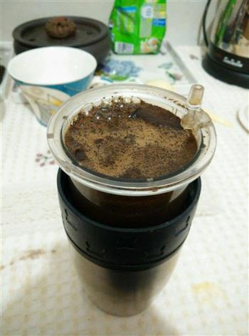 拉花咖啡的做法步骤2