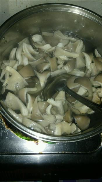 素炒平菇的做法步骤1