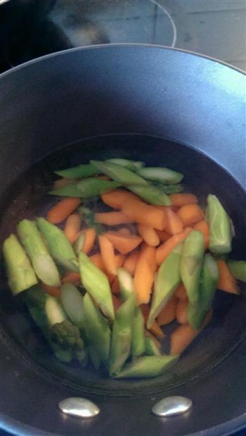 芦笋胡萝卜浓汤的做法步骤2
