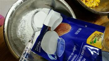 椰奶玉米饼的做法步骤2